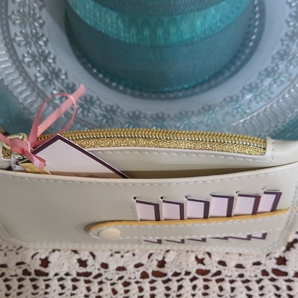 Handmade Cream Card Holder Wallet _ Check out the Handmade Closet tagged below! - Picture 3 of 6